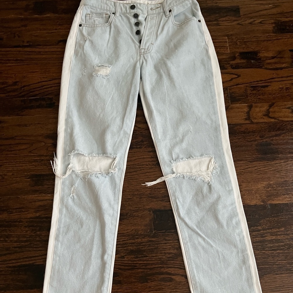 HIDDEN distressed jeans light blue on the front and white on the back size 25